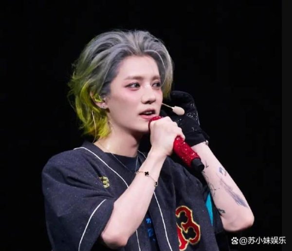 诚金资产 鹿晗问“只有我一个人变老了吗”？